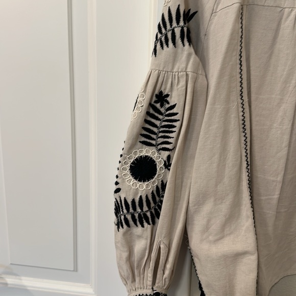 Light weight embroidered jacket - Picture 7 of 10